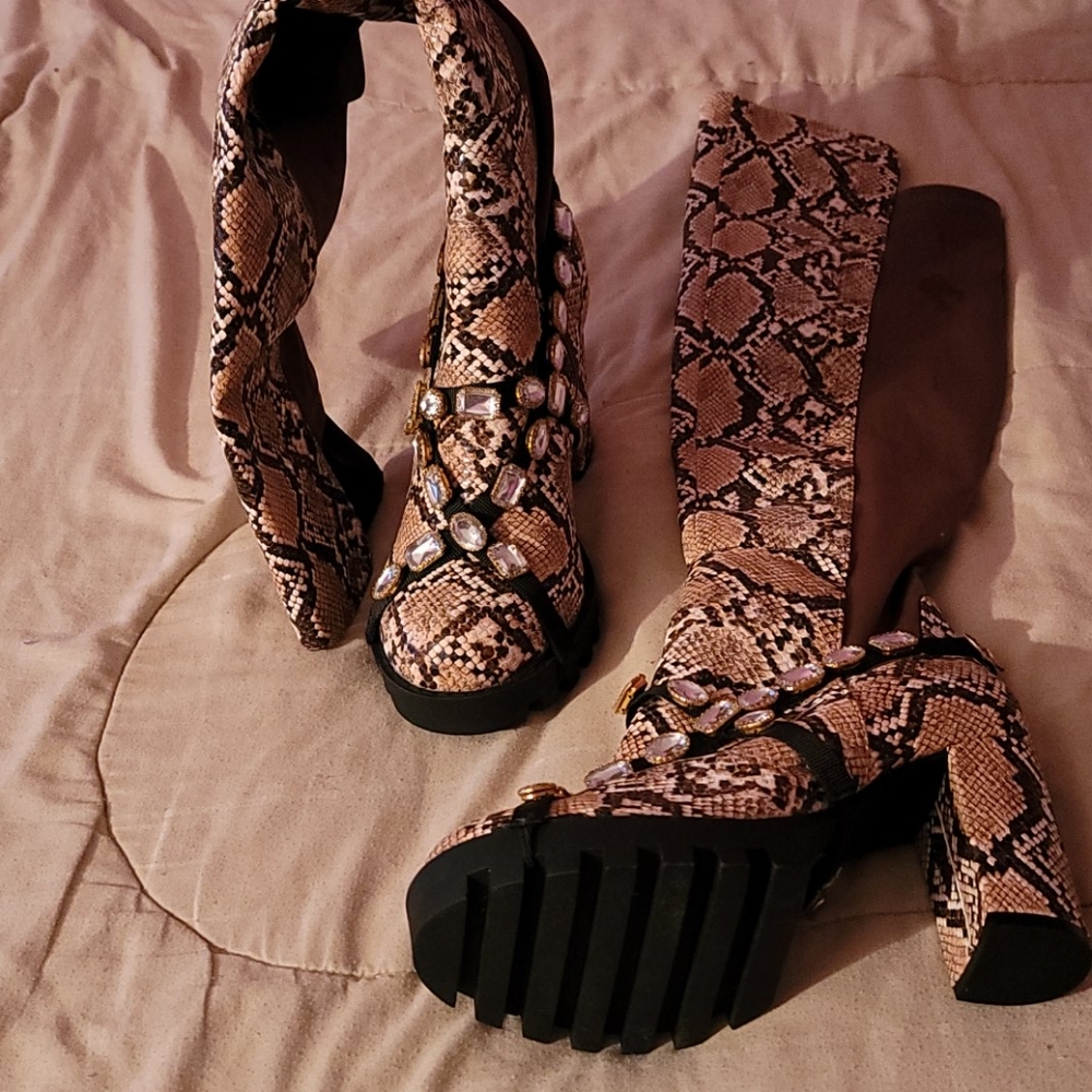 Faux snake print stack heel boots 👢